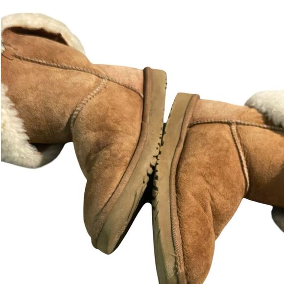UGG Tan Winter Boots with Plush Lining - Picture 2 of 3